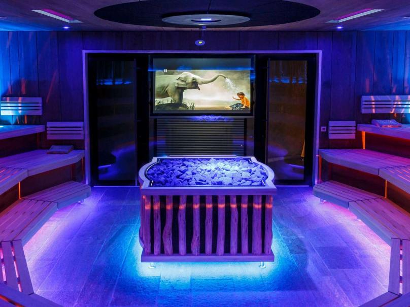 NEUE SAUNA AUSSENANLAGEN IN BETRIEB
