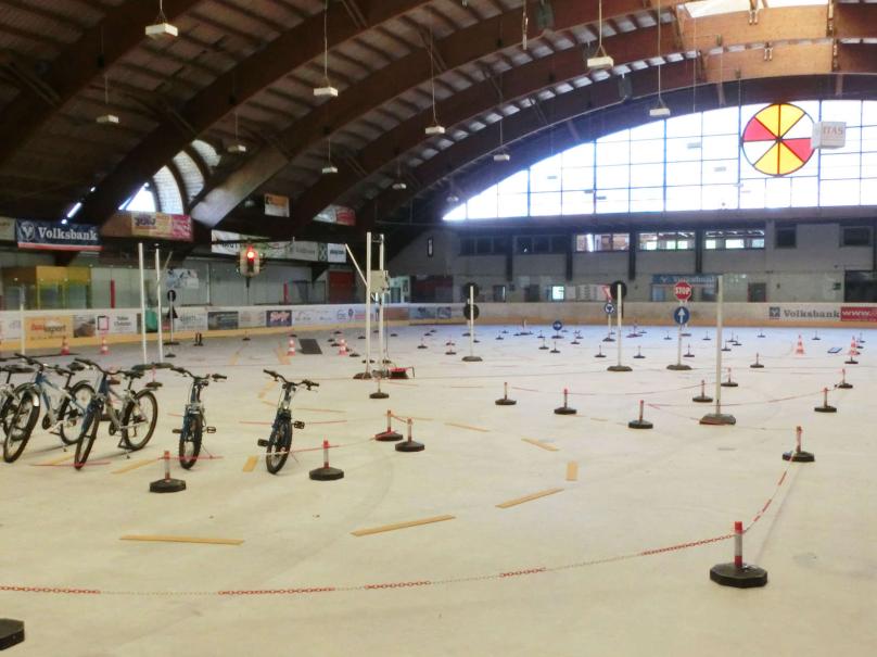 Preparazione delle scuole elementari per la patente di bicicletta