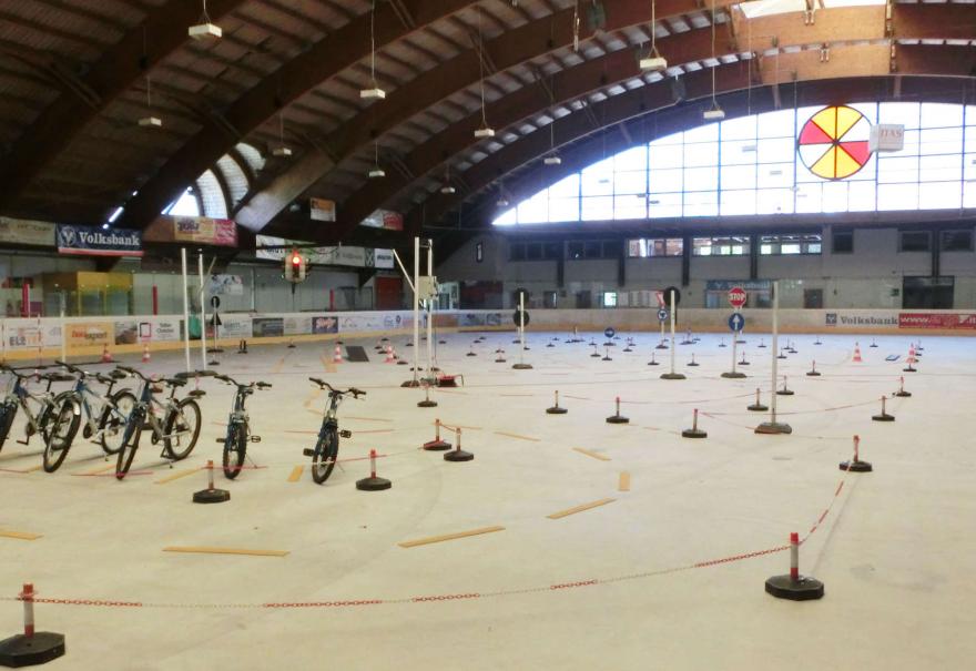 Preparazione delle scuole elementari per la patente di bicicletta